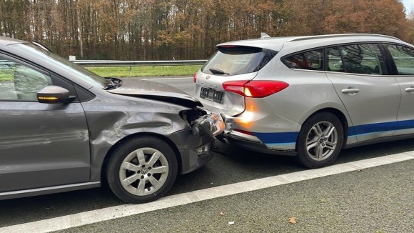 運転手が意識を失い車が暴走。自らの車を犠牲にして危機を救った男性