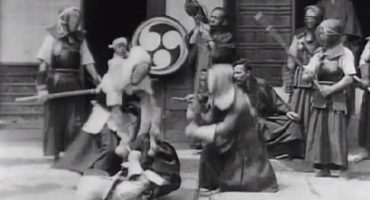 目にもとまらぬ速さ 明治時代の剣道の打ち合いの様子 カラパイア