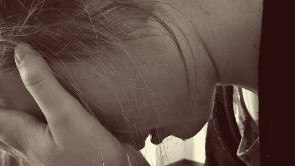 幸せ過ぎると記憶を失ってしまう難病を抱えた女性