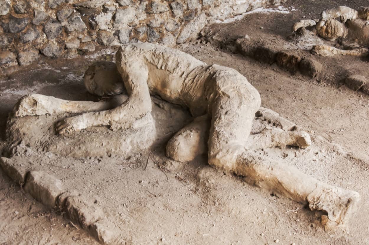 15年間呪いに苦しんだ女性が遺物を返還