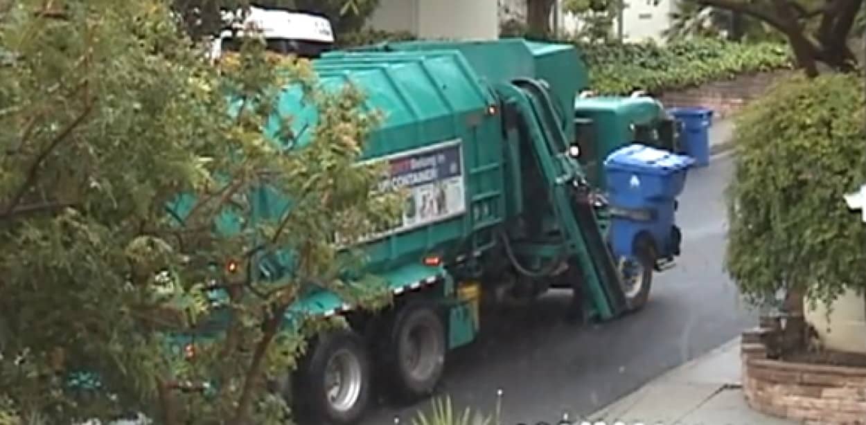 ゴミが多くてやってらんねーよ ゴミ収集車の反乱 カラパイア