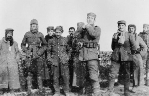 昨日の敵は今日限りの友となる 1914年 ドイツ軍とイギリス軍のクリスマス休戦 カラパイア