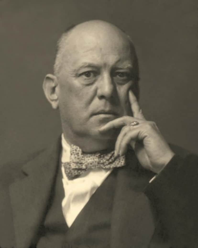 Aleister_Crowley,_thinker_e