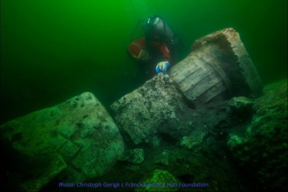 古代エジプトの失われた都市「ヘラクレイオン」の神殿の石柱や財宝が地中海で発見される