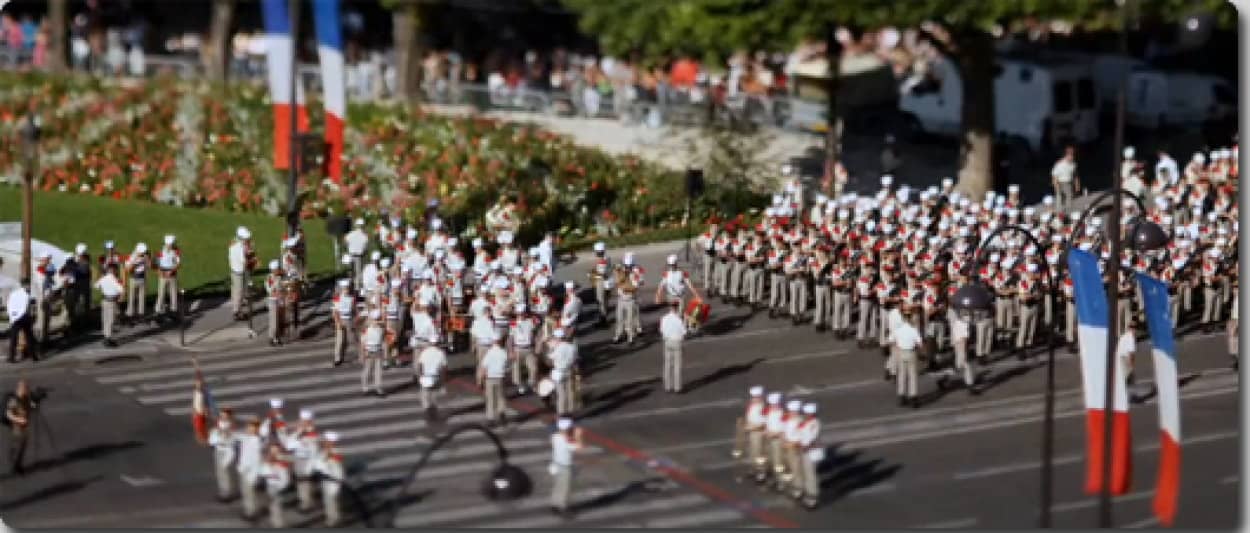 おもちゃの兵隊は本物の兵隊 ジオラマ仕立ての兵隊さんたちの行進映像 カラパイア