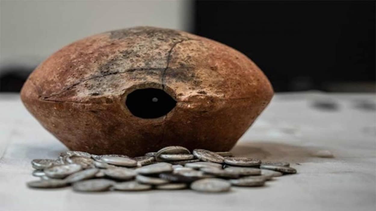 2300万年の銀貨が発見される（アラブ）