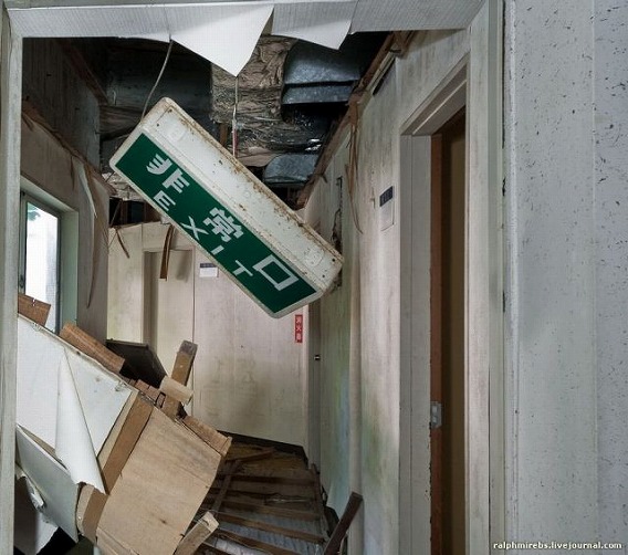 an_abandoned_hotel_in_japan_640_02