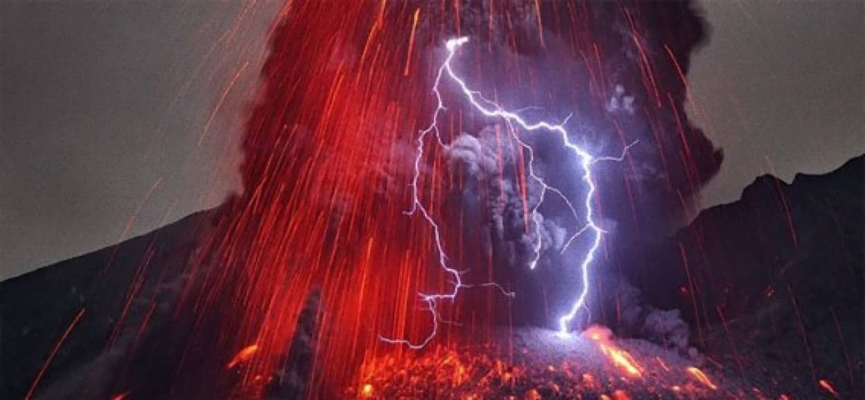 これぞ怒涛の電光石火 ドイツの写真家がとらえた日本 桜島の噴火の様子が凄い カラパイア これぞ怒涛の電光石火 ドイツの写真家がとらえた日本 桜島の噴火の様子が凄い カラパイア