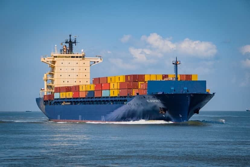 container-ship-g17fc39d24_640