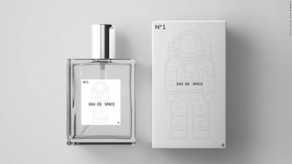 ちょっとそれ嗅いでみたい。宇宙の匂いの香水が開発され、販売が決定