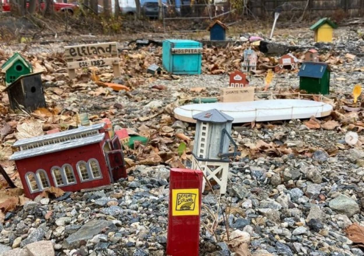 少年の作ったエルフと恐竜の町