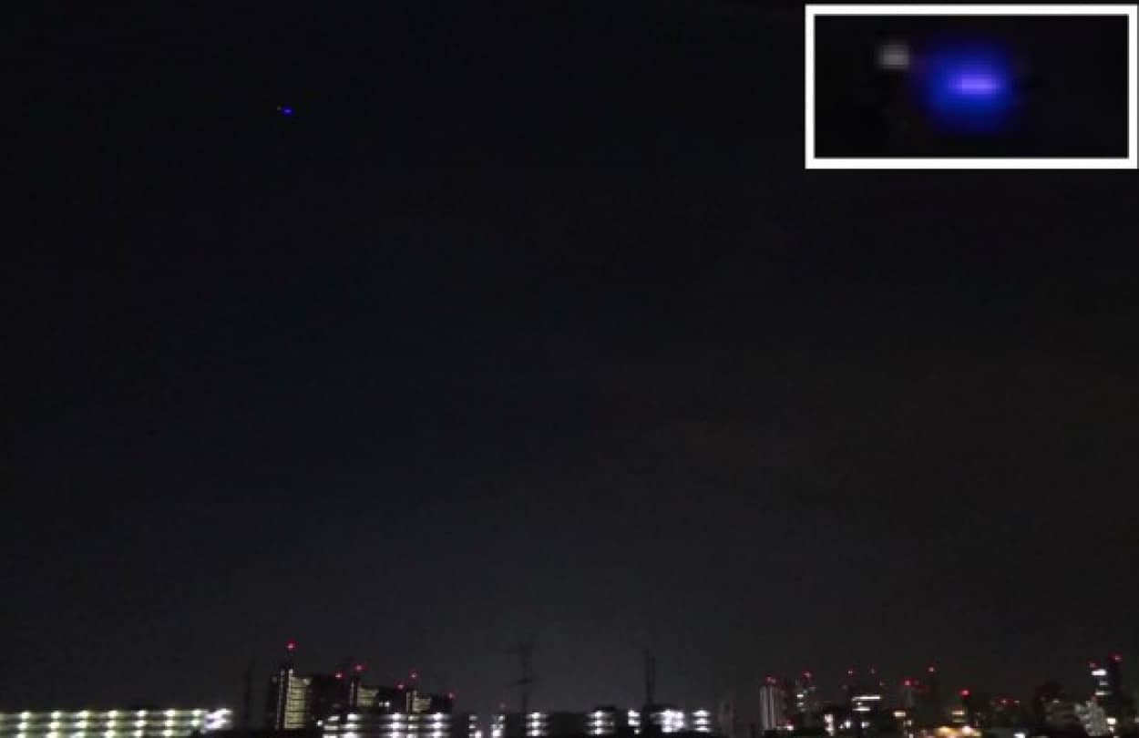 誰かほかに目撃者はおらぬか 7月17日夜 東京に現れたロイヤルブルーに光るufo カラパイア 誰かほかに目撃者はおらぬか 7月17日夜 東京に現れたロイヤルブルーに光るufo カラパイア