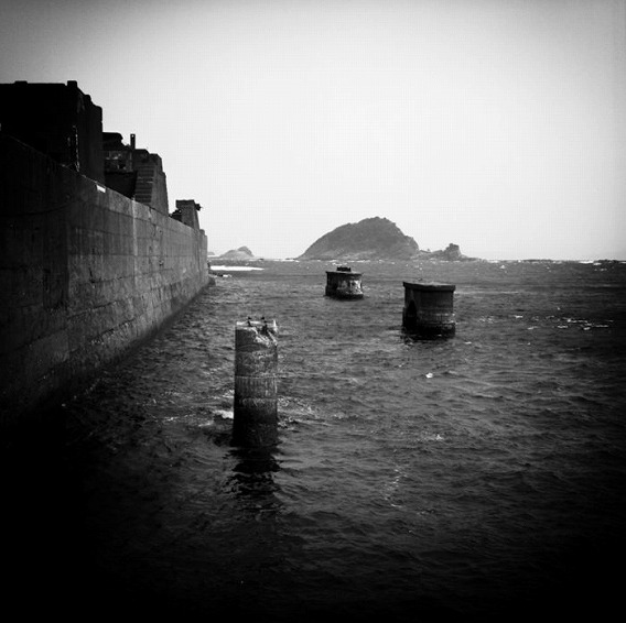 haunting_black_and_white_photos_of_japans_ghos_27