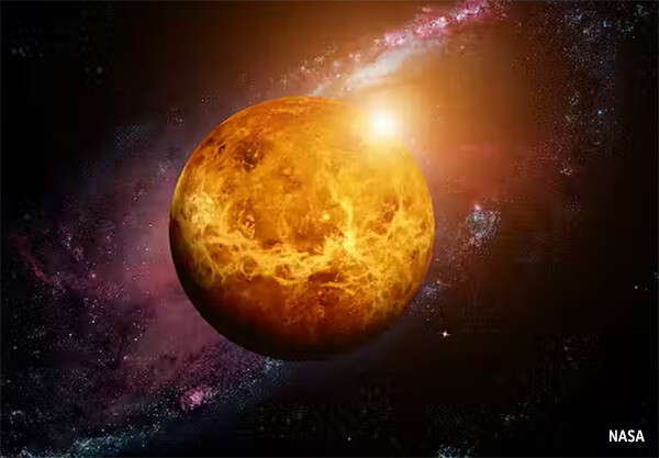 灼熱の金星の上空に冷たい氷の雲が形成されている可能性が高い