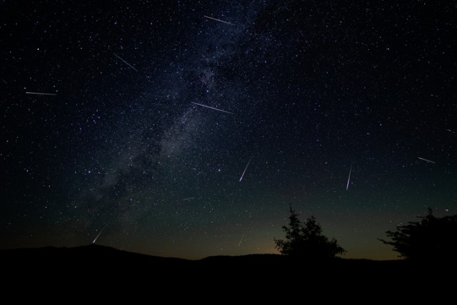 ペルセウス座流星群が8月12日夜にピーク