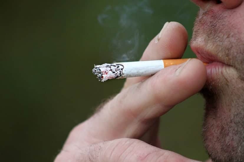 smoking-g38e2dd663_640