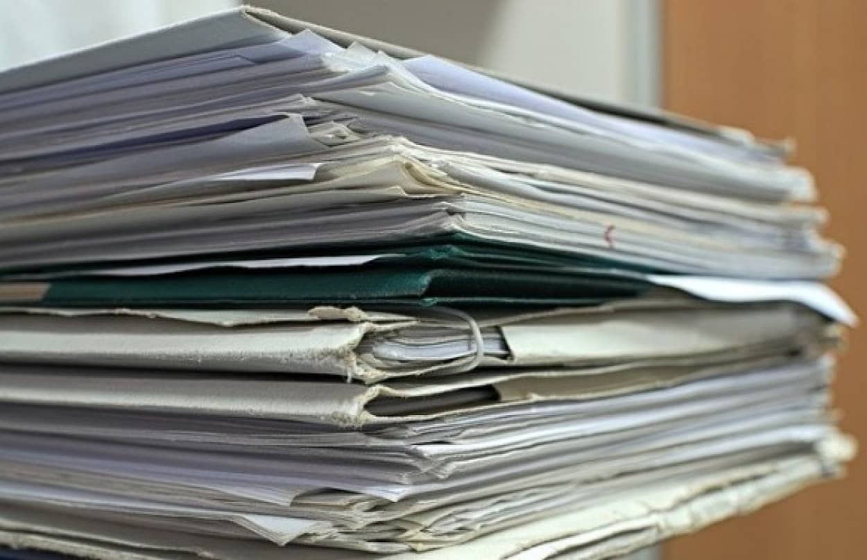 papers-3819540_640_e