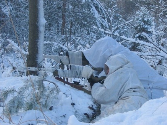 雪 岩 林 地形や気候にあわせて完全擬態する軍の兵士たち カラパイア 雪 岩 林 地形や気候にあわせて完全擬態する軍の兵士たち カラパイア