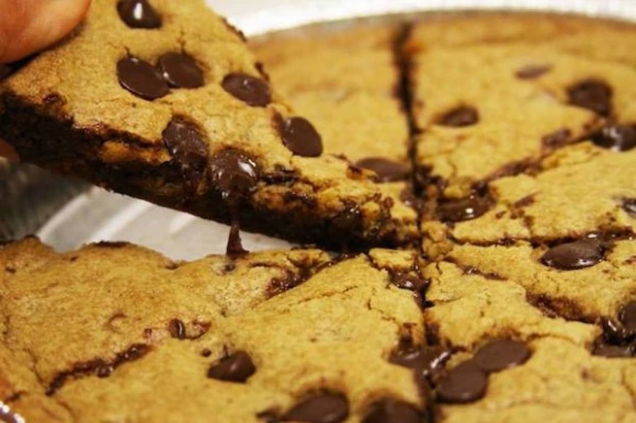 日本にもカモーン チョコチップがたっぷり入った焼きたてのソフトクッキーを全米ピザハットが販売開始 ピザ クッキー カラパイア 日本にもカモーン チョコチップがたっぷり入った焼きたてのソフトクッキーを全米ピザハットが販売開始 ピザ クッキー カラパイア