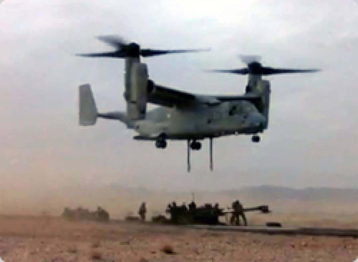 防御用兵器システムを搭載した米海兵軍ティルトローター戦隊 Mv 22オスプレイ輸送機の飛行映像 カラパイア