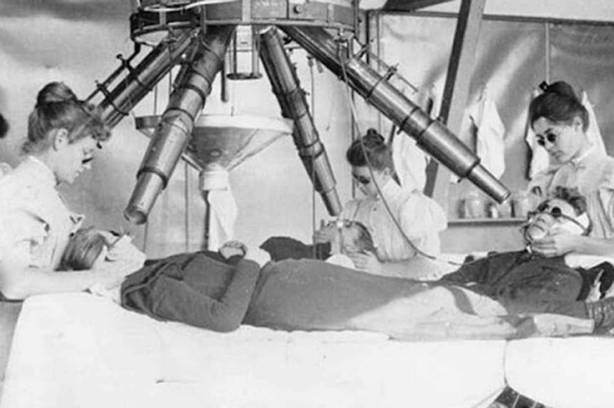 1900年代の医療器具