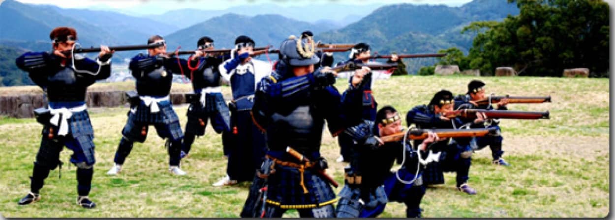 戦国時代にタイムスリップ 熊本で 火縄銃サミット 総勢２００名が一斉射撃 カラパイア