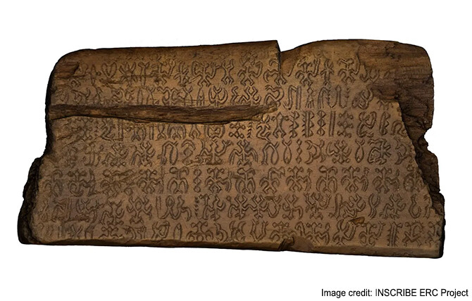 イースター島で既知のどの文字体系にも属さない未解読の文字が刻まれた木板が発見される