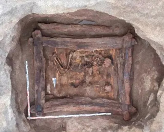スキタイ人の埋葬地「王家の谷」から発見された2500年前の墳墓