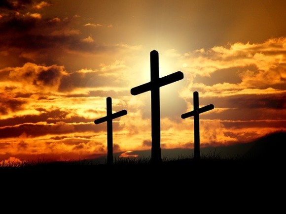 イエス・キリストの復活を真似て生き埋めになった若い牧師、蘇ることができず死亡
