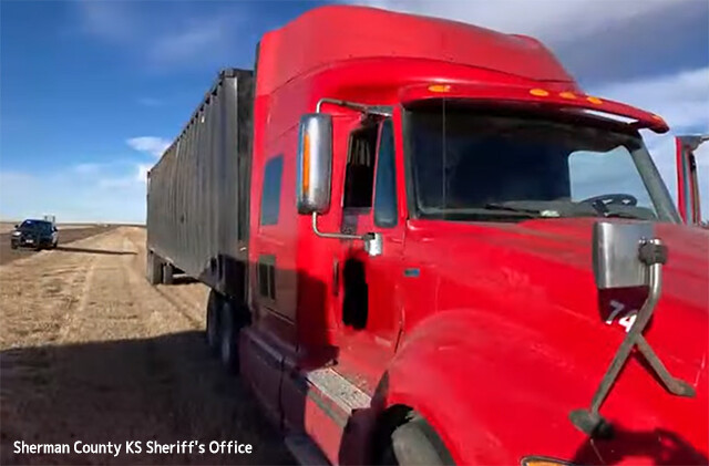 高速道路でトラックの運転手が意識不明。制御不能のトラックに飛び乗り停止させた農夫と息子