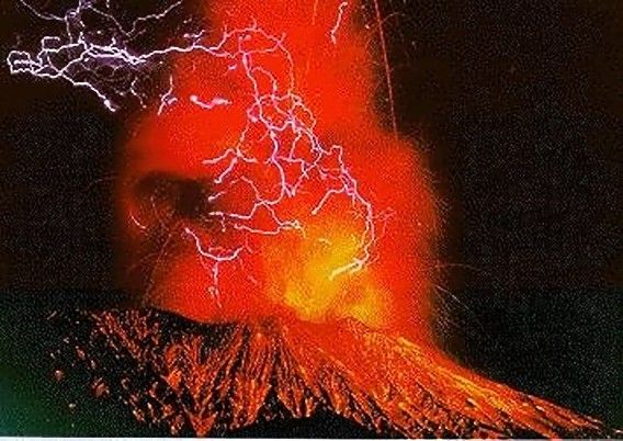 メラメラ燃える火山が産み落とす落雷と稲妻 怒れる火山 桜島の 火山雷 の映像 カラパイア メラメラ燃える火山が産み落とす落雷と稲妻 怒れる火山 桜島の 火山雷 の映像 カラパイア