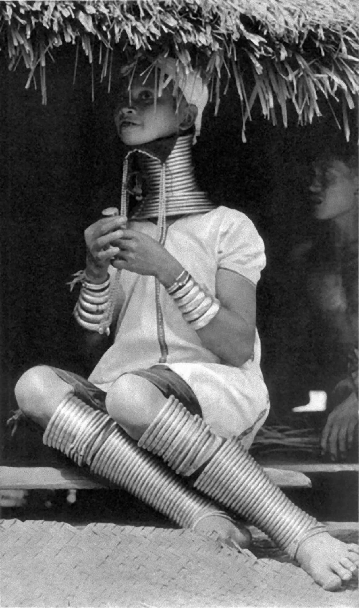 首長族の女性たちのビンテージ写真 1950年代 カラパイア 首長族の女性たちのビンテージ写真 1950年代 カラパイア