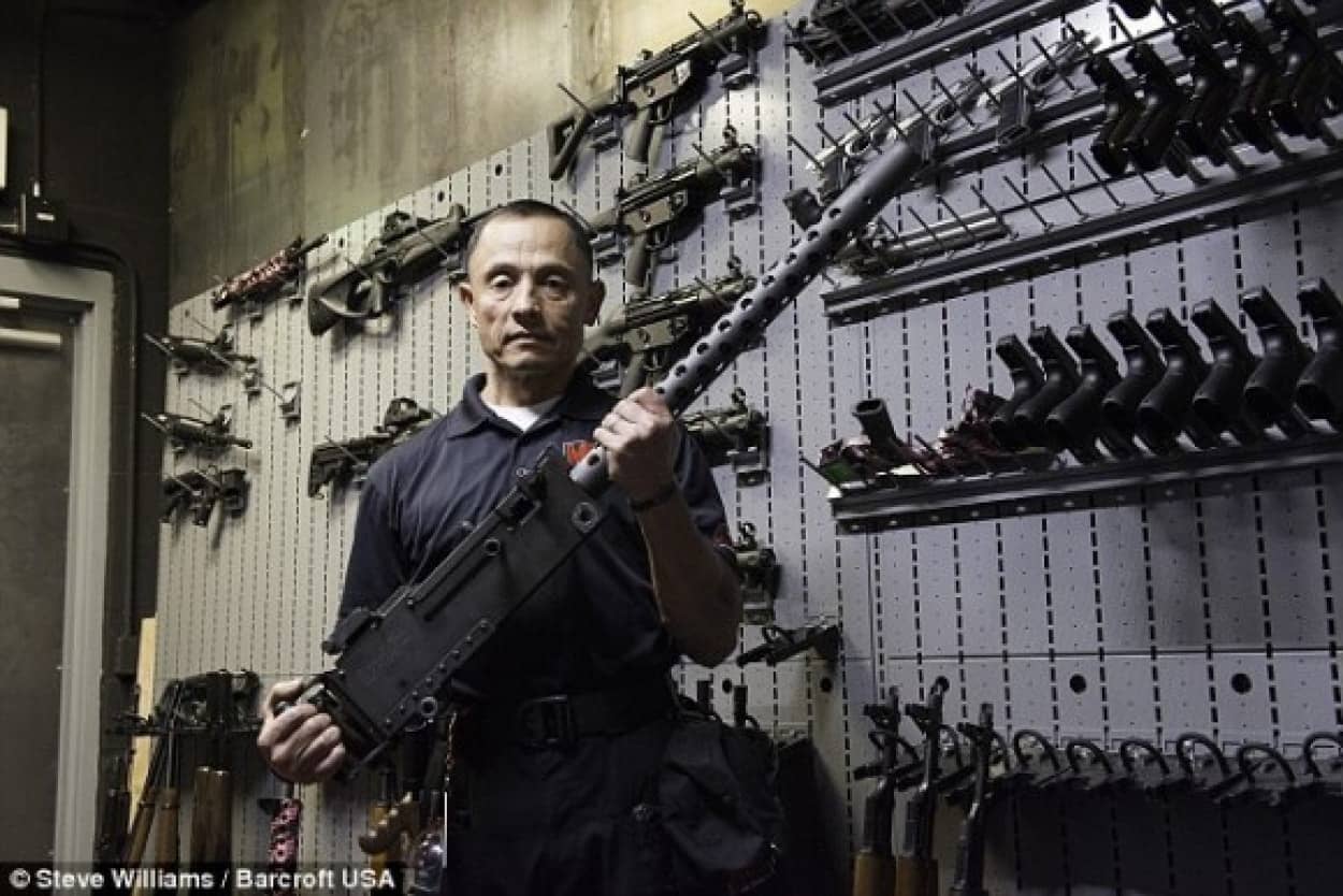 13歳の子どもでも軍隊レベルの銃が扱える アメリカの銃専門のテーマパーク マシンガンアメリカ の内部が明らかに カラパイア