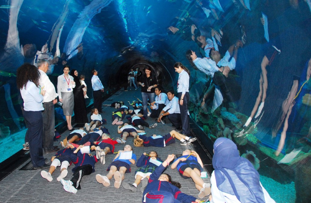 世界最大の水槽を持つ水族館 ドバイ アクエリアム カラパイア