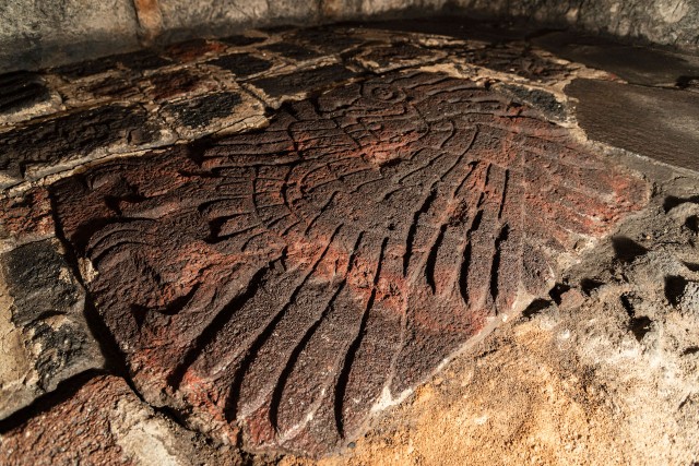 アステカ神殿のイヌワシの彫刻が発見される