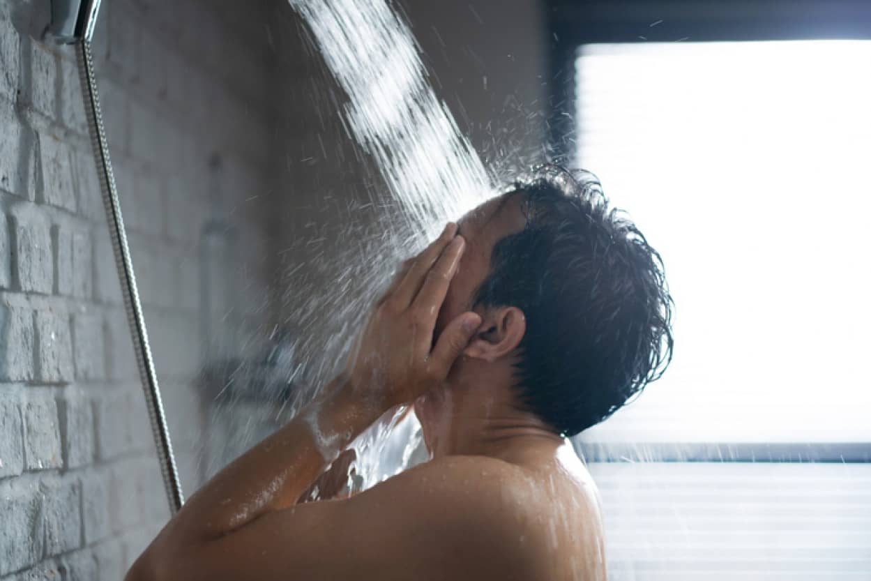お風呂でアイデアをひらめくのはなぜか？「シャワー効果」の科学