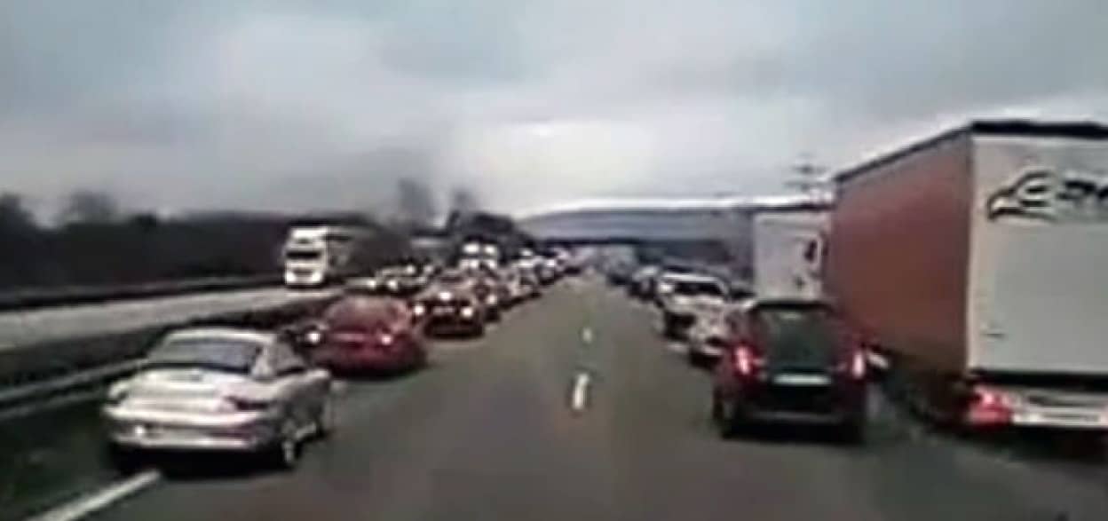救急車に対してのドライバーの対応 ドイツの場合 カラパイア 救急車に対してのドライバーの対応 ドイツの場合 カラパイア