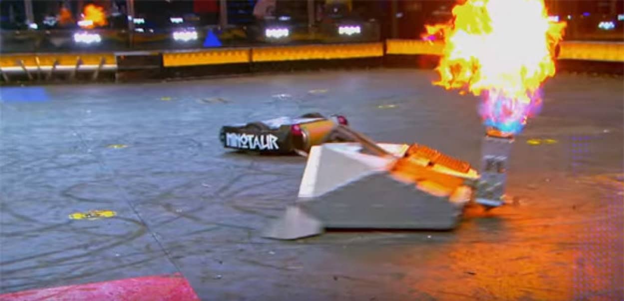 感情移入しすぎちゃってこまる ハンマーロボット対ローラーロボットの熾烈なるバトルに全米が歓喜 カラパイア