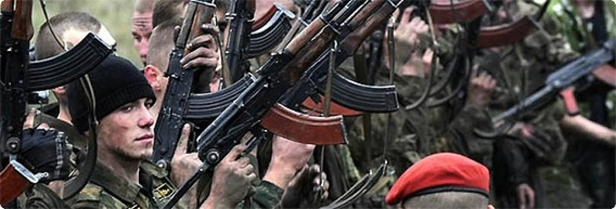 名誉ある赤いベレー帽をかけて ロシア内務省軍の特殊部隊入隊試験 カラパイア