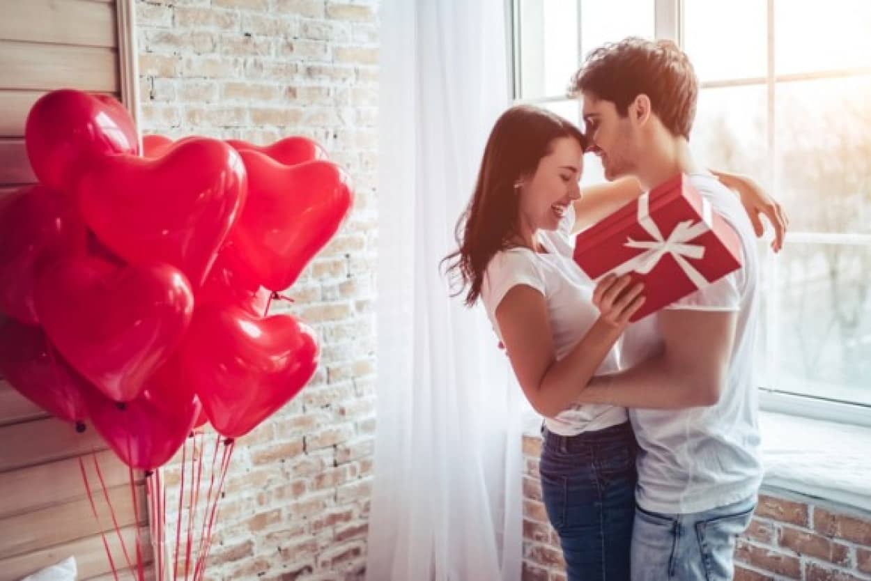 タイでは公共の場で学生たちのキスが禁じられているが 新たに家の中でも禁止される修正案が提出される カラパイア タイでは公共の場で学生たちのキスが禁じられているが 新たに家の中でも禁止される修正案が提出される カラパイア