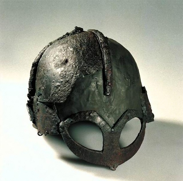 イギリスでバイキング時代の兜が初めて発見される カラパイア イギリスでバイキング時代の兜が初めて発見される カラパイア