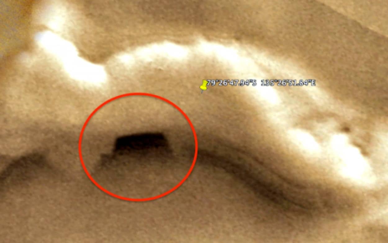 もし火星に人類が到達したら是非調査してほしい場所 Google Marsで発見された奇妙な地下基地への入り口 カラパイア