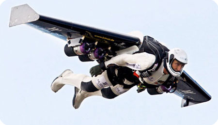 空を飛びたい 人間の飽くなき挑戦 背中に羽 ジェットパック を背負ってアルプス山脈を飛び越える カラパイア
