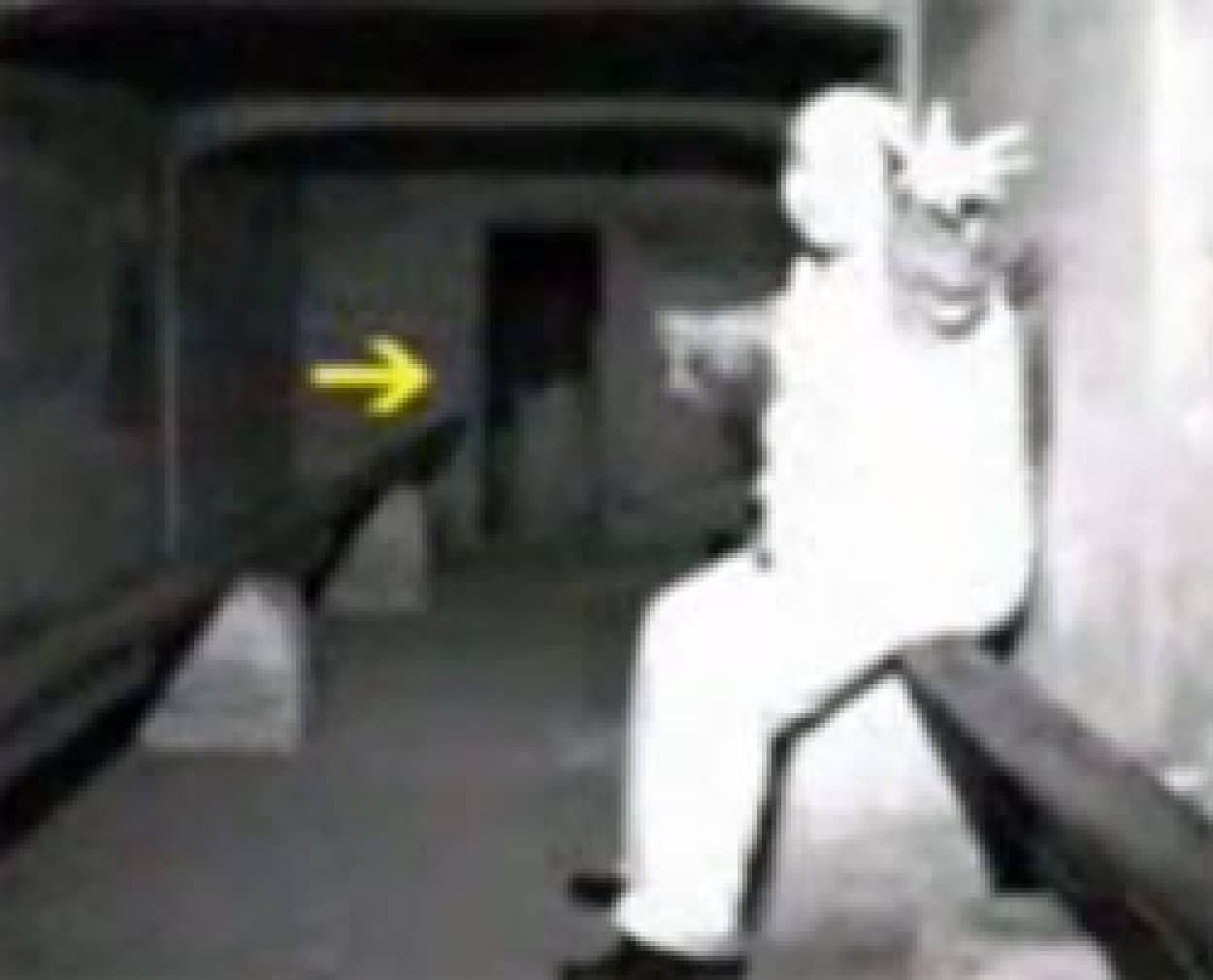 インドネシアのお化け屋敷に住む女性の吸血鬼 カラパイア