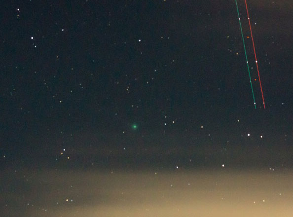 宇宙からのお年玉キター 1月7日 緑色の彗星 ラブジョイ が地球に最大接近 肉眼でも観測可能に 次のチャンスは8000年後 カラパイア 宇宙からのお年玉キター 1月7日 緑色の彗星 ラブジョイ が地球に最大接近 肉眼でも観測可能に 次のチャンスは8000年後 カラパイア
