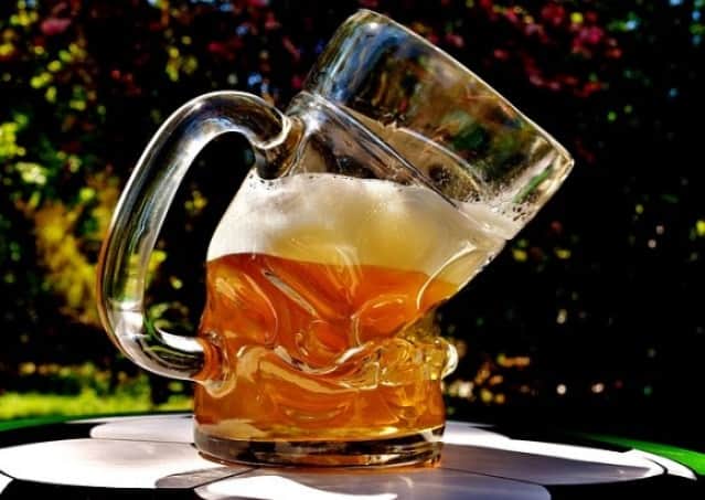 人はなぜお酒を飲むとお腹を壊すのか 下痢を起こしやすいお酒の種類とその対処法とは カラパイア