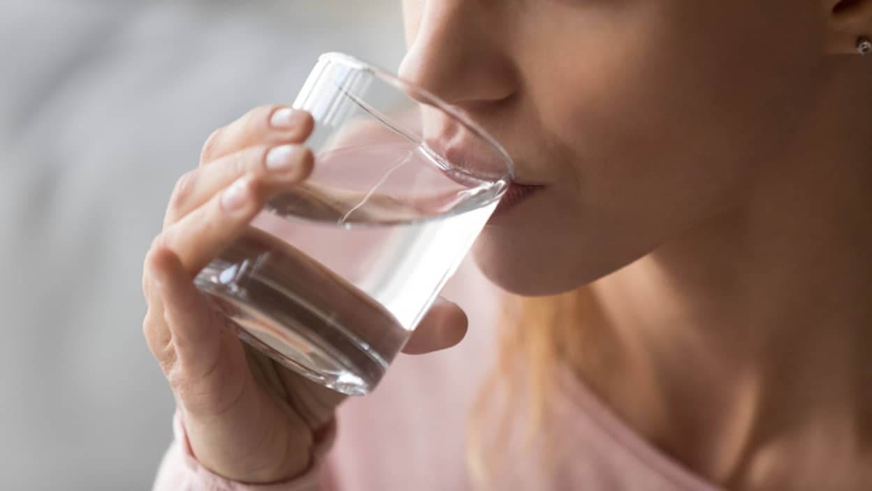 十分な水を飲むことで心不全の発症を抑えられるとする研究結果