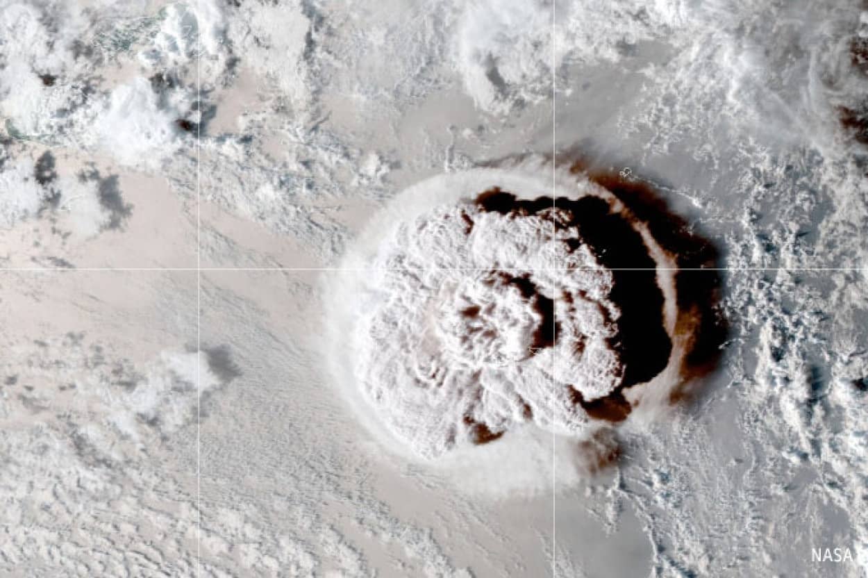 トンガの海底火山噴火の爆発力は広島型原爆の500倍以上。噴煙は成層圏にまで達していた