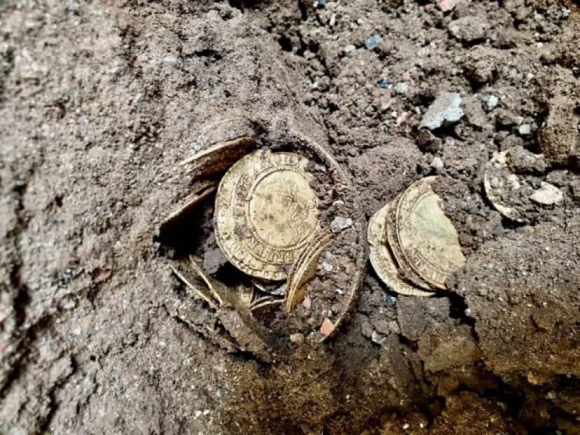 the_coin_hoard_in_situ_e