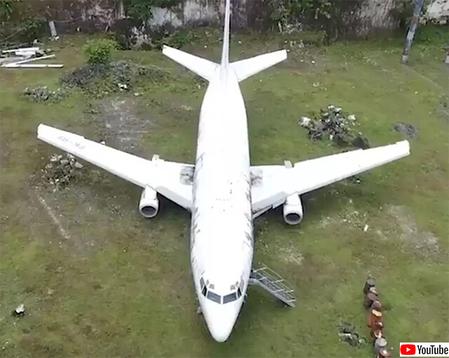 いったいなぜこんなところに？バリ島の採石場に放棄された飛行機「ボーイング737」の謎